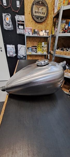 Chopper Peanut gas tank, 2.0 gallon.