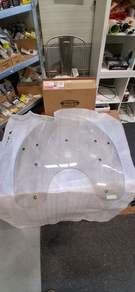 Memphis shades Windshield. HD Softail Heritage, Deluxe og Fat boy 00-17. Høyde"15". Litt sotet glass.
