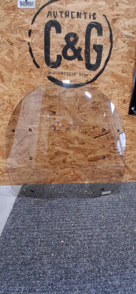 Memphis shades Windshield. HD Softail Heritage, Deluxe og Fat boy 00-17. Høyde"15". Litt sotet glass.